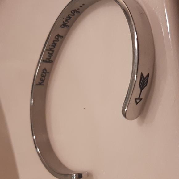 Silviax 'Keep....Going' Siver Inner Engraved Bangle Cuff Bracelet NWOT In Box - Picture 10 of 13